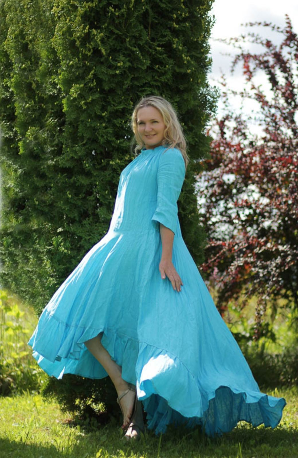 Виола. Голубое, льняное платье летящего силуэта Модель: PL-42700
